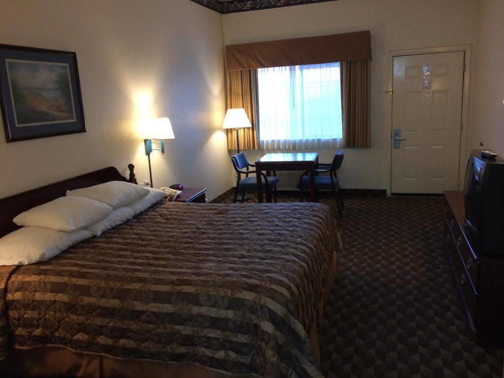 Motel Super 8 By Wyndham Bastrop Tx Exterior foto